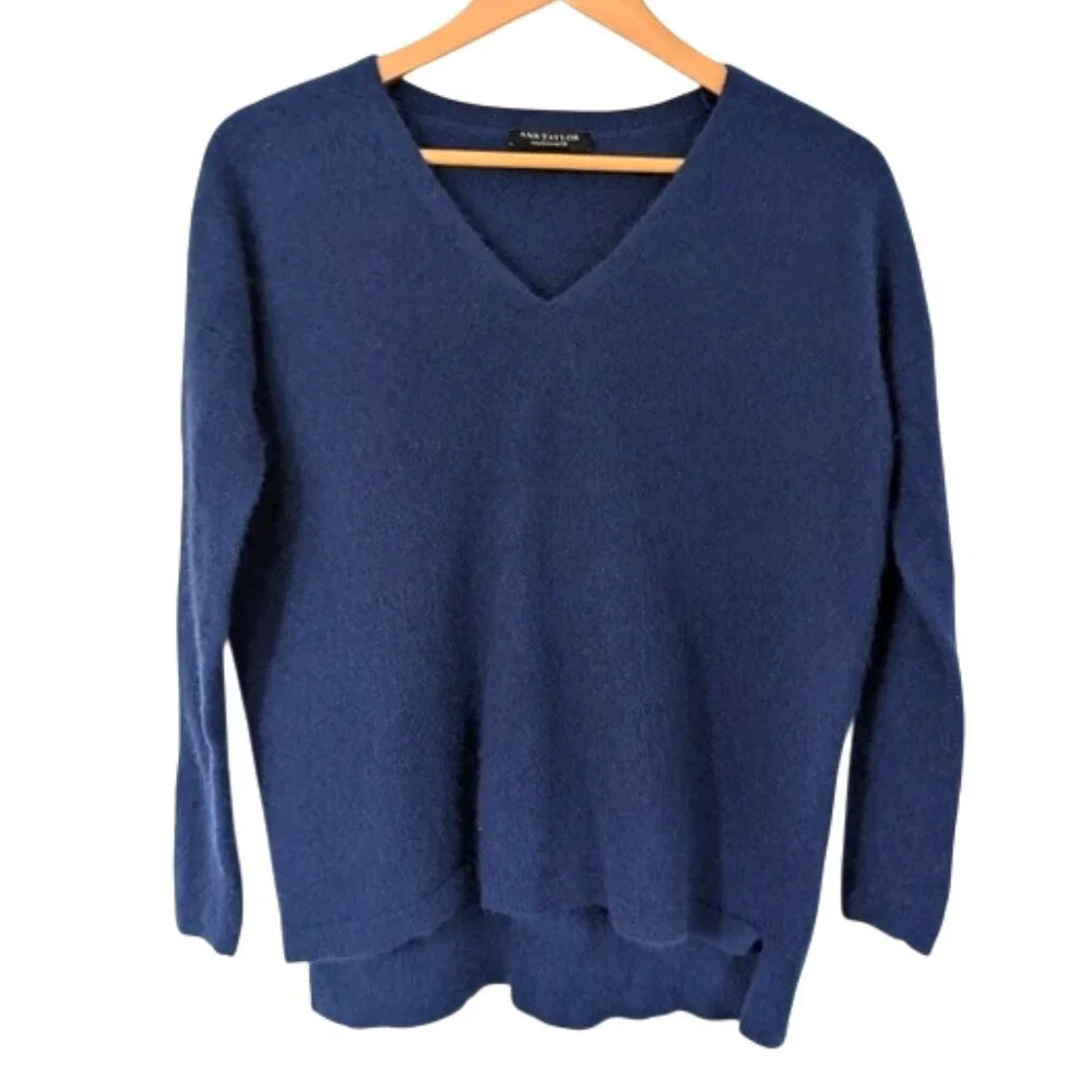 Ann Taylor 100% Cashmere V-Neck Sweater Navy Size S - Picture 2 of 5